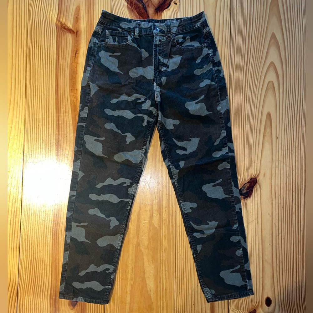 American Eagle Camouflage Mom Jean